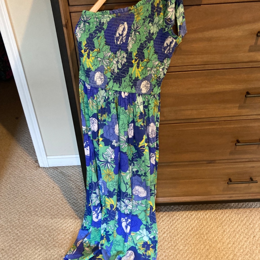Dress - Picture 2 of 3